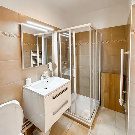 Cam103 - Beau 2 Pieces Avec Terrasse * Κάννες